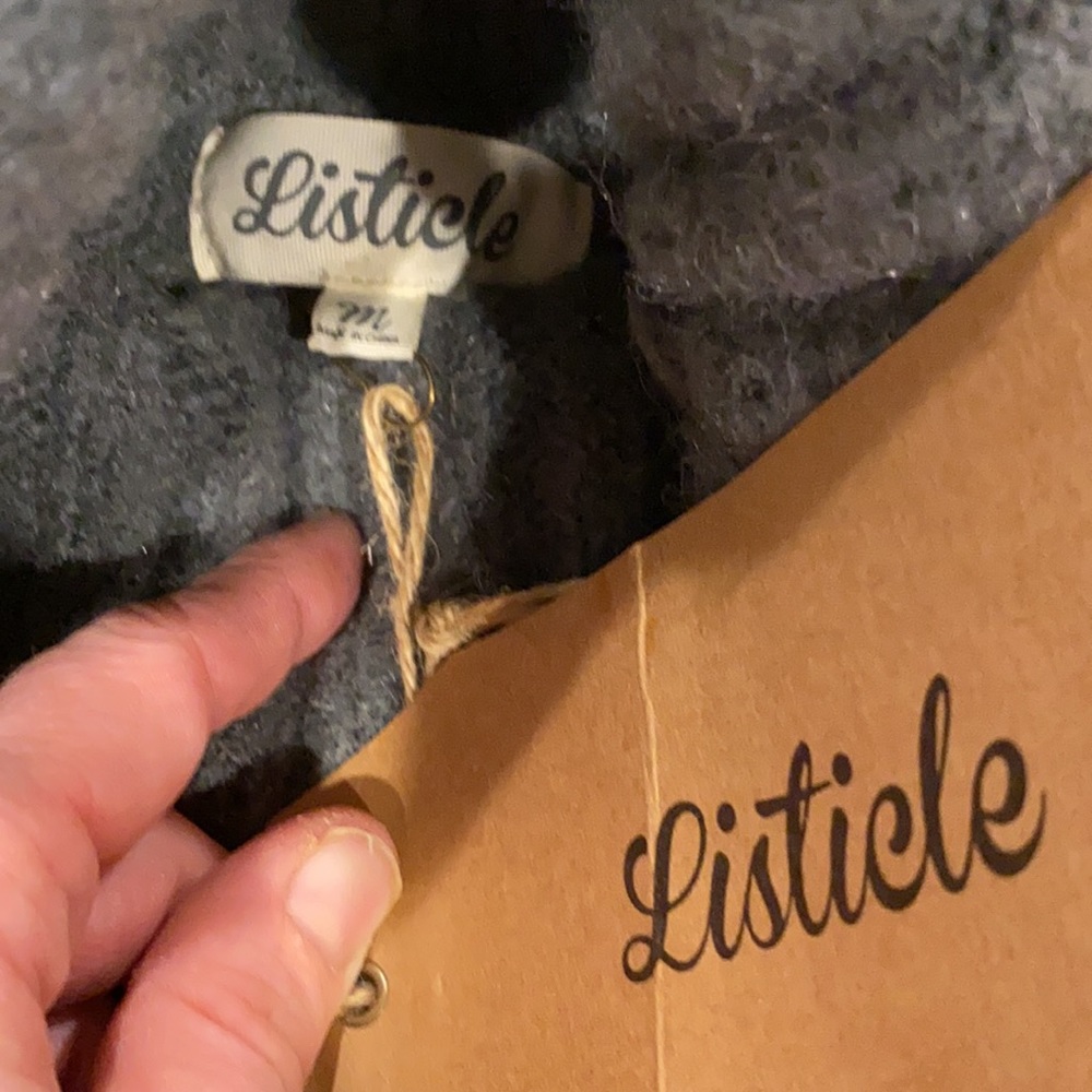 Listicle M NWT Oversized Sweater - Picture 3 of 3